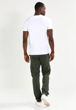 Abercrombie & Fitch Vneck 3 Pack - Basic T-Shirt - White/Black/Grey 9 Abercrombie & Fitch Vneck 3 Pack - Basic T-Shirt - White/Black/Grey -Fashion Clothing Store 018cd08578d44a4d81e79d195062deaa