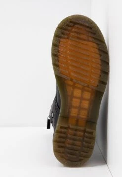 Dr. Martens Virginia - Lace-Up Boots -Fashion Clothing Store 02e1d0fc9ba645b79a625a912d2092f9