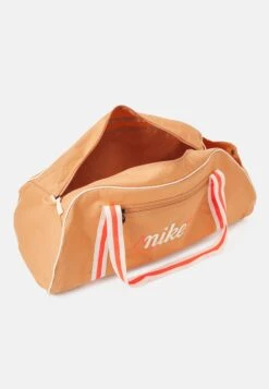 Nike Performance Gym Club Retro - Sports Bag - Amber Brown/Bright Crimson -Fashion Clothing Store 10ace60c81b64f43817afe8607aa0a9c