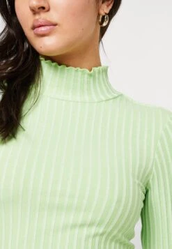 Selected Femme Slfwilma T Neck - Long Sleeved Top - Pistachio Green -Fashion Clothing Store 133104508bab4ce0bc627a5dcf3faab4