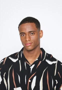 Pier One Contemporary Art Regular Resort- Shirt - Black -Fashion Clothing Store 209c2b8fb1b54d8599c6f0e75d4a20f4