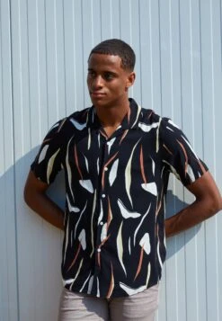 Pier One Contemporary Art Regular Resort- Shirt - Black -Fashion Clothing Store 2d83ec63d164465989dae86a7aa08f89