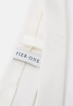 Pier One Set - Pocket Square - White -Fashion Clothing Store 42cb520aca934f35a8d84b5e9545053f