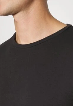 Pier One 3 Pack Muscle Fit- Basic T-Shirt - Black 9 Pier One 3 Pack Muscle Fit- Basic T-Shirt - Black -Fashion Clothing Store 4bb67ef78ddb494cb68f3fbd13ed6a54