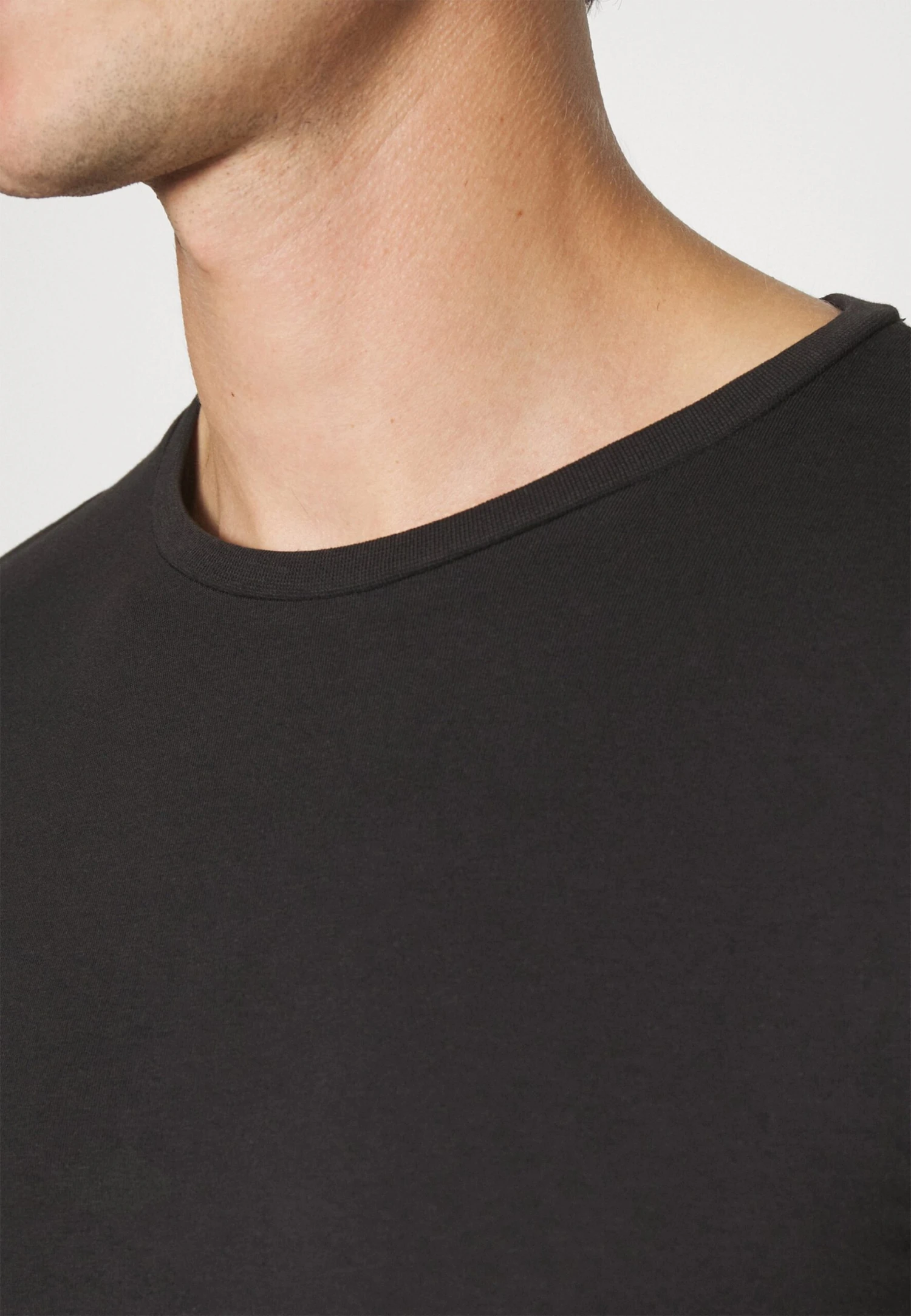 Pier One 3 Pack Muscle Fit- Basic T-Shirt - Black 5 Pier One 3 Pack Muscle Fit- Basic T-Shirt - Black - Image 5