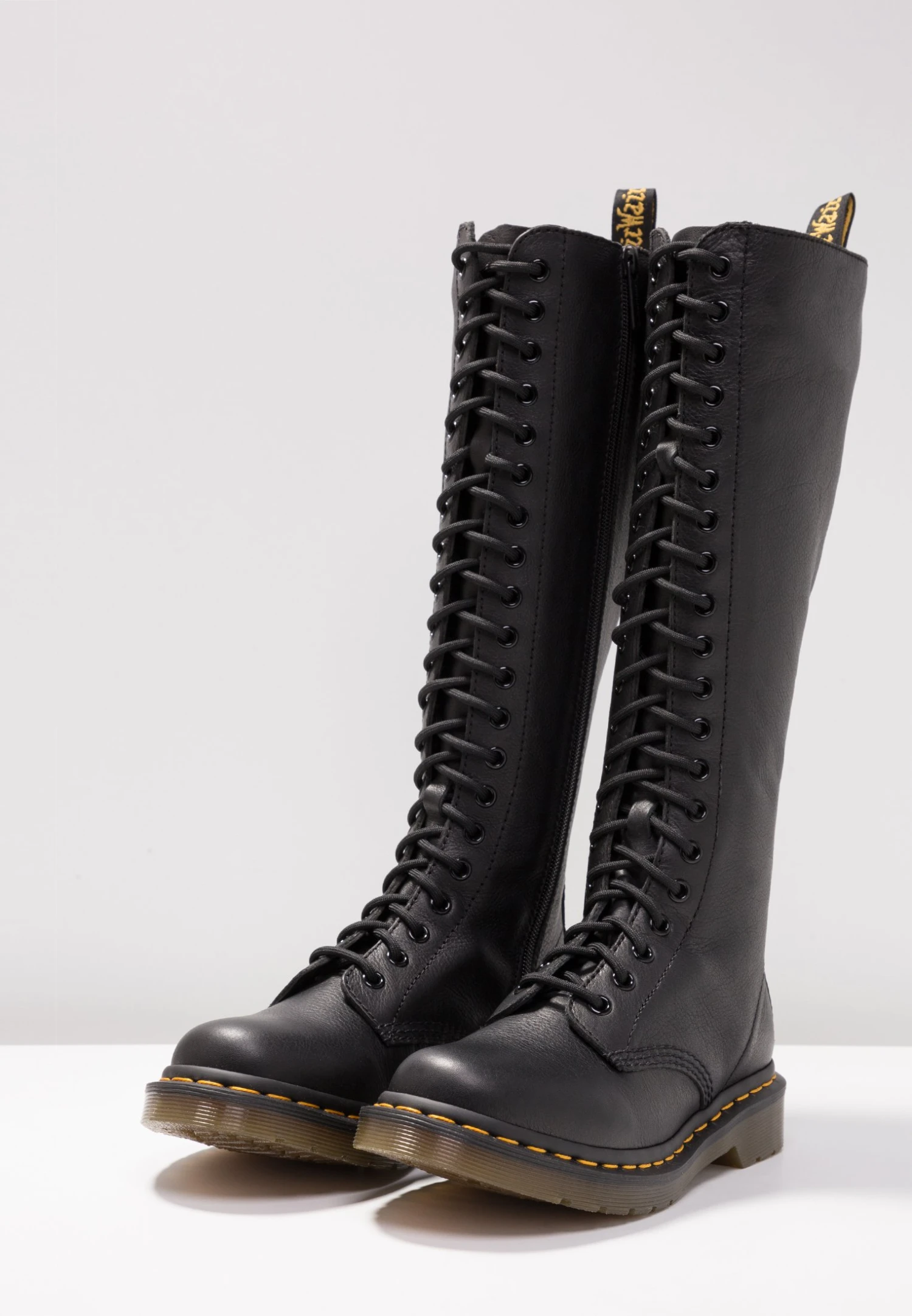 Dr. Martens 1B60 20 Eye Boot - Lace-Up Boots - Black 5 Dr. Martens 1B60 20 Eye Boot - Lace-Up Boots - Black - Image 5