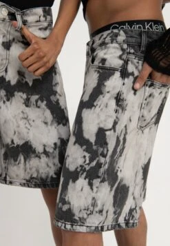 YOURTURN Unisex - Denim Shorts - Black Denim -Fashion Clothing Store 6f57c0c64b7d40299b512707a370f88a