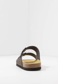 Pier One Unisex - Slippers - Brown -Fashion Clothing Store 76fa55bccc3c473ca40cf8defda1f49a