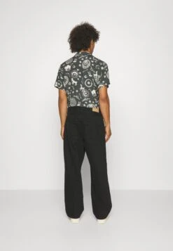 YOURTURN Baggy Jeans Unisex - Relaxed Fit Jeans - Black Denim -Fashion Clothing Store 856524ea1a41478dbf188a3711e8cfe3