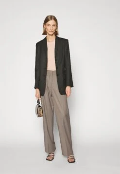 By Malene Birger Essentials Porter - Short Coat - Black -Fashion Clothing Store a2e2474ab30d4db6a10d40d9ffb27be6