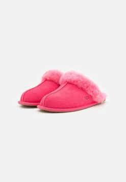 Ugg Scuffette - Slippers 8 Ugg Scuffette - Slippers -Fashion Clothing Store aab3ea3a112c4d06ad354a4647ebaaa4