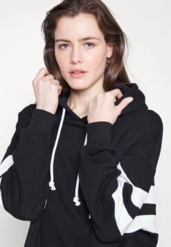 Hoodie - Black/White -Fashion Clothing Store ad0cd3c489a9499eb85803f22d1c9fff
