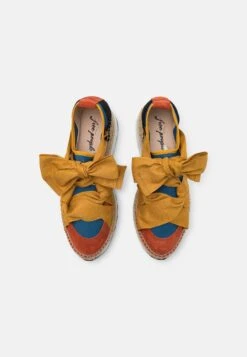 FREE PEOPLE Chapmin- Casual Lace-Ups - Rust -Fashion Clothing Store b6ad044c4b2943408a7ae6b5418462e9