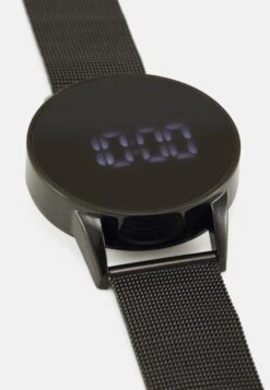 Pier One Smartwatch - Black -Fashion Clothing Store bbf012a8af8349bfa24143042376f060