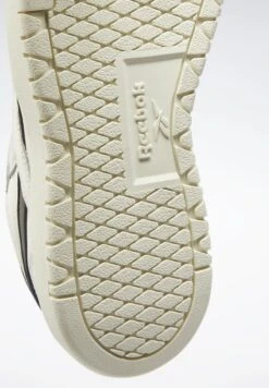 Reebok Classic Club C Double - Trainers - Chalk Core Black Chalk -Fashion Clothing Store d8dfe14584004d46b91e3e5f32392c07