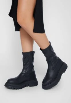 Pavement Halsey - Classic Ankle Boots - Black 11 Pavement Halsey - Classic Ankle Boots - Black -Fashion Clothing Store da64665a3f3d4187b70aebdf93a0f386
