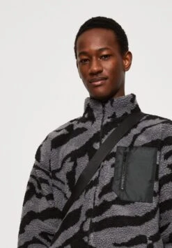 YOURTURN Unisex - Fleece Jacket - Grey -Fashion Clothing Store e4ac82e499054d1f8826090370324730