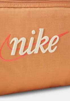 Nike Performance Gym Club Retro - Sports Bag - Amber Brown/Bright Crimson -Fashion Clothing Store f7afe1eab428496abd7651dae3c56b8a