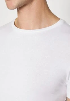 Pier One 3 Pack Muscle Fit- Basic T-Shirt - White -Fashion Clothing Store fbff782df8bd48e785ba49657f6e4762